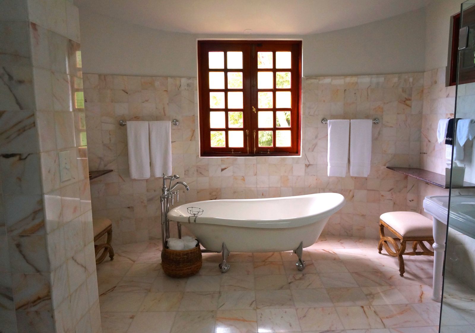 Premium bathroom for a private-label shower filter range