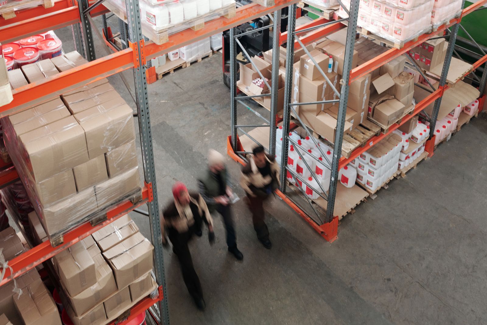 ZOOSHEN factory operations team at work
